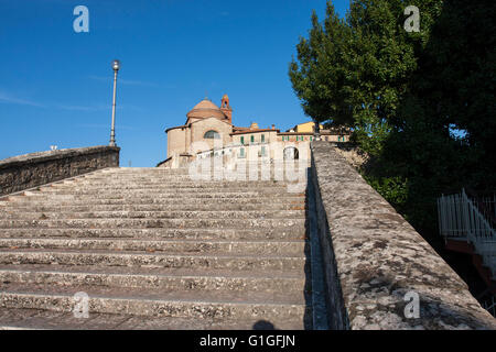 Vista del lato ovest della cittadina di Castiglione del lago; Umbria Italia. Foto Stock
