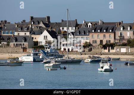 Vista sul porto, Ile de Batz, vicino a Roscoff, Finisterre, Bretagna, Francia, Europa Foto Stock