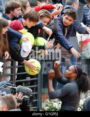 Roma, Italia. 14 Maggio, 2016. Serena Williams di Stati Uniti d'America durante il semi-partita finale del Campionato Italiano Open di tennis della BNL2016 torneo contro Irina Begu della Romania al Foro Italico a Roma, Italia, 14 maggio 2016 Credit: agnfoto/Alamy Live News Foto Stock