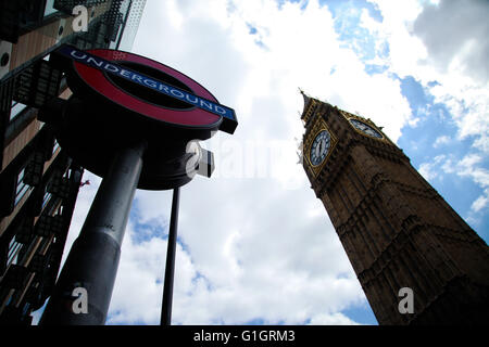 Londra, UK 14 Maggio 2016 - Vista del Big Ben in una giornata calda e soleggiata Credito: Dinendra Haria/Alamy Live News Foto Stock