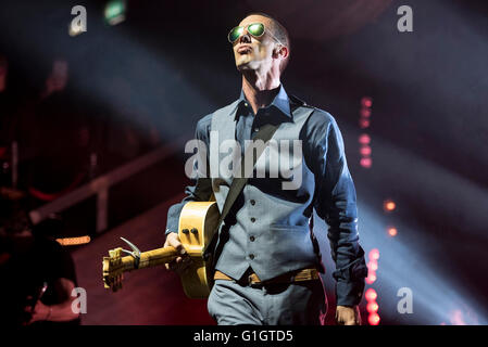 Manchester, Regno Unito. Xiv Mayl 2016. Richard Ashcroft esegue presso la Royal Albert Hall di Manchester 14/05/2016 Credit: Gary Mather/Alamy Live News Foto Stock