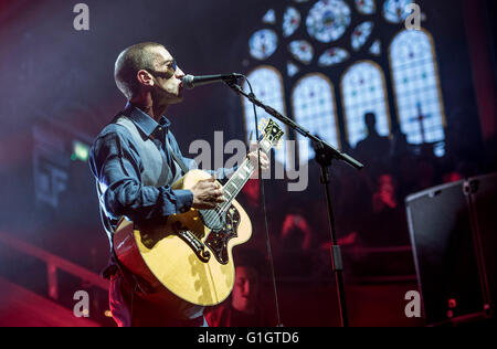 Manchester, Regno Unito. Xiv Mayl 2016. Richard Ashcroft esegue presso la Royal Albert Hall di Manchester 14/05/2016 Credit: Gary Mather/Alamy Live News Foto Stock