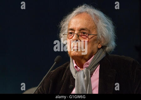 Torino, Italia. 14 maggio 2016. Poeta siriano Adonis (o Adunis, vero nome Ali Ahmad detto Esber) è ospite di Torino alla Fiera del libro Foto Stock
