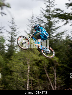 Fort William, UK.15 Maggio, 2016. Il British downhill mountain bike serie gara svoltasi a Fort William Nevis gamma Credito: Kenny Ferguson/Alamy Live News Foto Stock