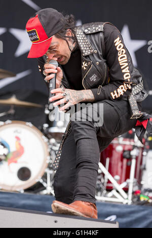 Il Somerset, Wisconsin, Stati Uniti d'America. 14 Maggio, 2016. Il rapper YELAWOLF esegue live at Somerset anfiteatro durante l'invasione del nord Festival di musica nel Somerset, Wisconsin © Daniel DeSlover/ZUMA filo/Alamy Live News Foto Stock