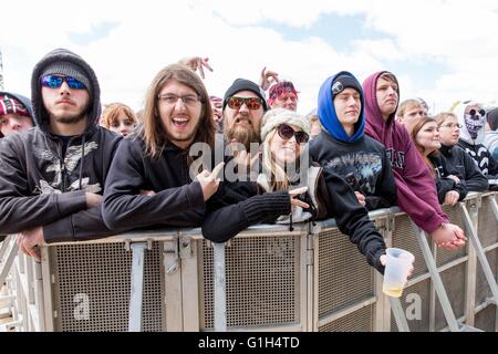 Il Somerset, Wisconsin, Stati Uniti d'America. 14 Maggio, 2016. Appassionati di godere rapper Yealawolf at Somerset anfiteatro durante l'invasione del nord Festival di musica nel Somerset, Wisconsin © Daniel DeSlover/ZUMA filo/Alamy Live News Foto Stock