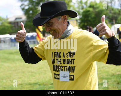 Philadelphia, Pennsylvania, USA. 15 Maggio, 2016. I partecipanti a piedi all'ADL a piedi contro odio evento presso il Navy Yard a Philadelphia PA © Ricky Fitchett/ZUMA filo/Alamy Live News Foto Stock