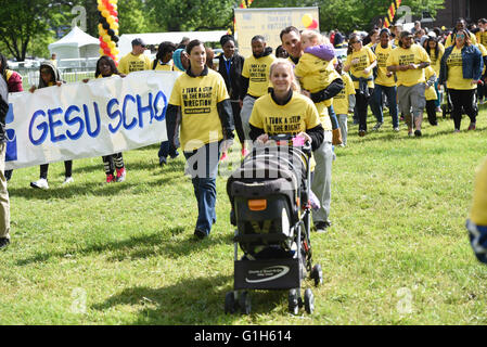 Philadelphia, Pennsylvania, USA. 15 Maggio, 2016. I partecipanti a piedi all'ADL a piedi contro odio evento presso il Navy Yard a Philadelphia PA Credito: Ricky Fitchett/ZUMA filo/Alamy Live News Foto Stock