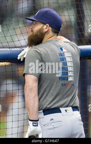 Milwaukee, WI, Stati Uniti d'America. 14 Maggio, 2016. Derek], guarda su durante la pratica di ovatta prima della Major League Baseball gioco tra il Milwaukee Brewers e San Diego Padres a Miller Park di Milwaukee, WI. John Fisher/CSM/Alamy Live News Foto Stock