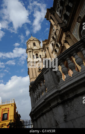 La Cattedrale della Incarnazione e Museo del Duomo. Spesso indicati come 'La Manquita" con il significato di "uno-armati lady', Malaga, costo Foto Stock