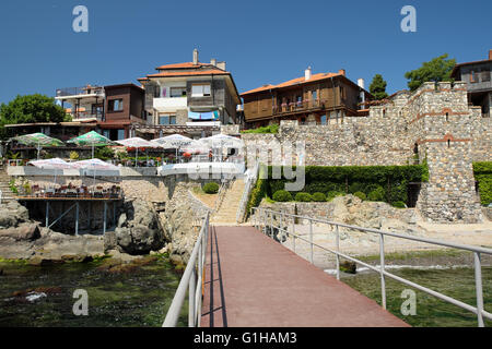 SOZOPOL BULGARIA - Luglio 19, 2015: alberghi e taverne nella vecchia città di Sozopol, Bulgaria Foto Stock