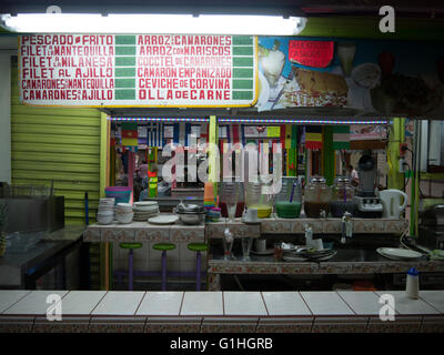 Un ristorante al Mercado Central in San Jose, Costa Rica Foto Stock