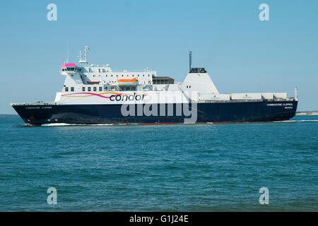 Condor Ferries' Commodore Clipper lasciando Portsmouth il 16 maggio 2016. Foto Stock