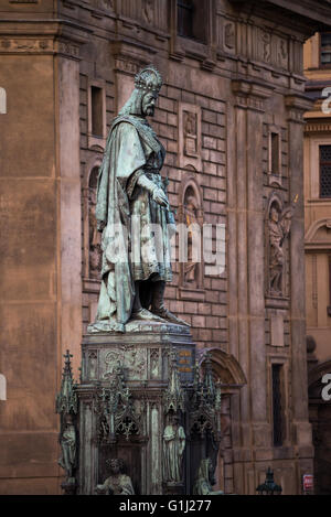 Carlo IV la statua di San Francesco Seraphicus Chiesa, Praga, Repubblica Ceca, Europa Foto Stock