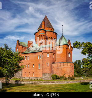 Immagine del castello di Hjularod in Svezia, costruito in un medievale francese in stile romantico. Foto Stock