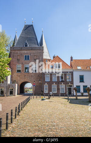 Koornmarktspoort nel centro storico di Kampen, Paesi Bassi Foto Stock