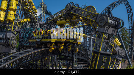 Il Sorridente Alton Towers, Staffordshire, giornata di sole e cielo blu, Airtime Hill. Foto Stock