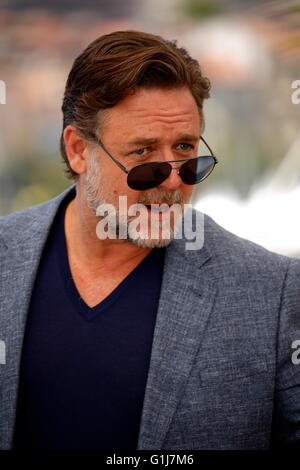 Cannes, Francia. 15 Maggio, 2016. Attore Russell Crowe assiste il photocall di 'nice guys' durante la sessantanovesima annuale di Cannes Film Festival presso il Palais des Festivals a Cannes, Francia, il 15 maggio 2016. Foto: Hubert Boesl Credito: dpa picture alliance/Alamy Live News Foto Stock