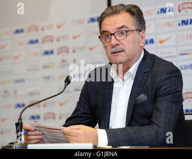 (160516) -- ZAGREB, 16 maggio 2016 (Xinhua) -- croato national football team coach Ante la CACIC ha partecipa a una conferenza stampa a Zagabria in Croazia, 16 maggio 2016. La CACIC ha rivelato la lista dei team della Croazia di candidati per l'Euro 2016 in Francia. (Xinhua/Miso Lisanin) Foto Stock