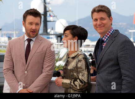 Cannes, Francia. 16 Maggio, 2016. Irish-Ethiopian attrice Ruth Negga con l'Attore Joel Edgerton (sinistra) e direttore di Jeff Nichols (a destra) all'amorevole pellicola fotografica chiamata alla sessantanovesima Cannes Film Festival lunedì 16 maggio 2016, Cannes, Francia. Credito: Doreen Kennedy/Alamy Live News Foto Stock