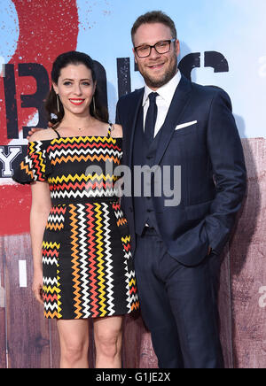 Westwood, California, Stati Uniti d'America. 16 Maggio, 2016. Seth Rogen & Lauren Miller arriva per la premiere del film 'Vicini 2: Sorority crescita' presso il Villaggio del teatro. Credito: Lisa O'Connor/ZUMA filo/Alamy Live News Foto Stock