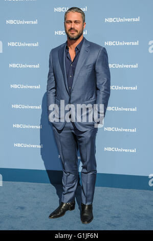 New York, NY, STATI UNITI D'AMERICA. 16 Maggio, 2016. 16 Maggio 2016 - New York New York- Taylor Kinney. 2016 NBCUniversal in anticipo. Photo credit: Mario Santoro/AdMedia © Mario Santoro/AdMedia/ZUMA filo/Alamy Live News Foto Stock