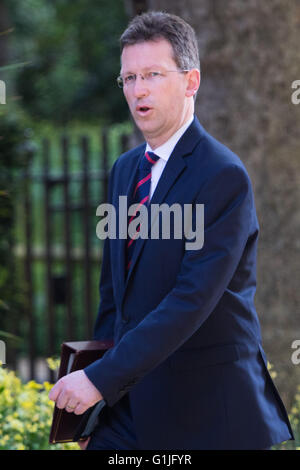 A Downing Street, Londra, 17 maggio 2016. Il procuratore generale Jeremy Wright arriva al cabinet settimanale incontro a Downing Street. Credito: Paolo Davey/Alamy Live News Foto Stock