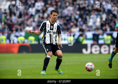 Torino, Italia. 14 Maggio, 2016. Hernanes ( Juventus ) Calcetto : Italiano 'Serie A' match tra Juventus 5-0 UC Sampdoria a Juventus Stadium di Torino, Italia . © aicfoto/AFLO/Alamy Live News Foto Stock