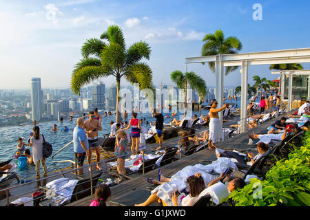 Piscina a sfioro di Marina Bay Sands Hotel, Singapore Foto Stock