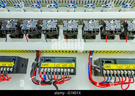 Memorizzazione automatica dei relè è dotato di controllo sul quadro elettrico e di linee di alimentazione situato all'interno della scatola di commutazione. Foto Stock