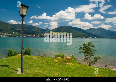 Lago Tegernsee vicino alla cittadina di Bad Wiessee in Baviera - Germania Foto Stock