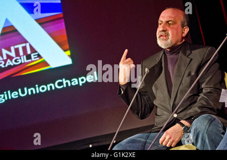 Nassim Nicholas Taleb discute il suo best seller e il concetto di 'Anti-Fragile' a 5 x15 evento a Islington Unione Cappella con Foto Stock