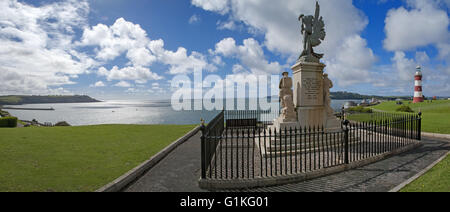 GB - DEVON: Plymouth Hoe (Royal Marines Memorial & Smeaton torre del faro) Foto Stock