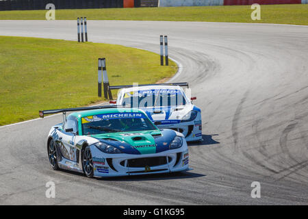 Ade Barwick attacchi Murrays cornet durante il 2015 Michelin Ginetta GT4 Supercup gara a Snetterton, Norfolk, Regno Unito. Foto Stock