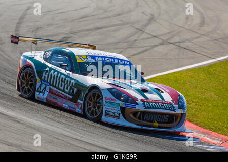 Michael Caine durante il 2015 Michelin Ginetta GT4 Supercup gara a Snetterton, Norfolk, Regno Unito. Foto Stock