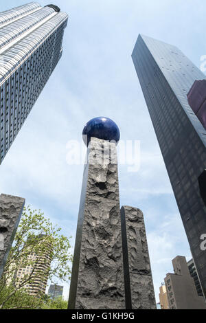 Mondo Trump Tower e la speranza di scultura, NYC Foto Stock