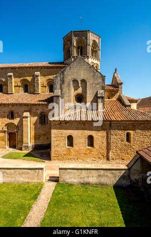 Collegiata St Hilaire, Semur En Brionnais, Regione Brionnais, Dipartimento Di Saone E Loira, Borgogna-Franca Contea, Francia Foto Stock