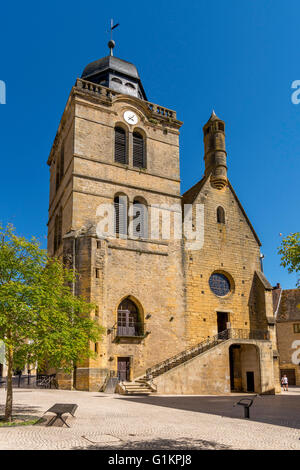 Paray le Monial. La 16C torre di St Nicolas, il campanile della antica chiesa di St Nicolas. Saône et Loire. Francia Foto Stock