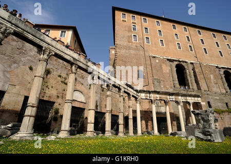 Italia, Roma, Foro Romano, Portico degli dei Congenti e Tabularium sul Campidoglio Foto Stock