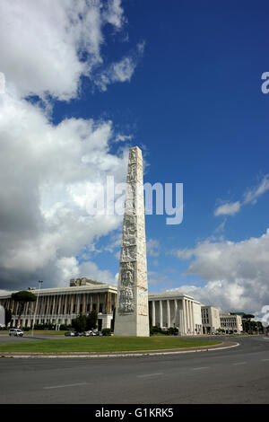 Italia, Roma, EUR, Piazza Guglielmo Marconi, obelisco Foto Stock