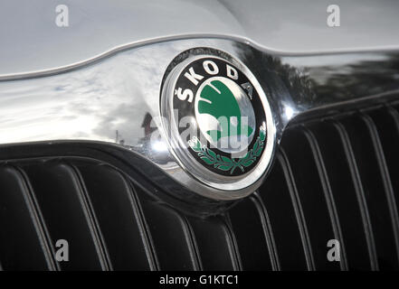 2009 Skoda Superb sti berlina berlina la griglia del radiatore badge Foto Stock