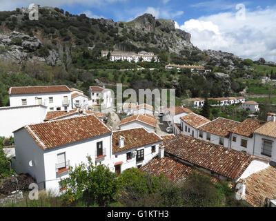 Grazelema, un grazioso villaggio di montagna in Andalusia Spagna Foto Stock