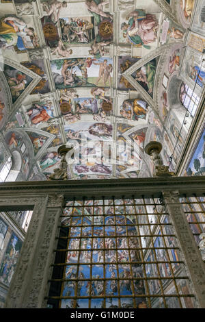 Il soffitto della Cappella Sistina dipinta da Michelangelo Foto Stock