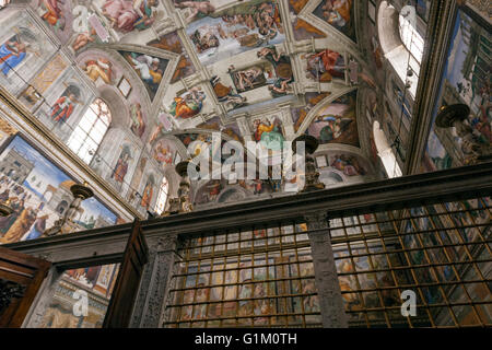 Il soffitto della Cappella Sistina dipinta da Michelangelo Foto Stock