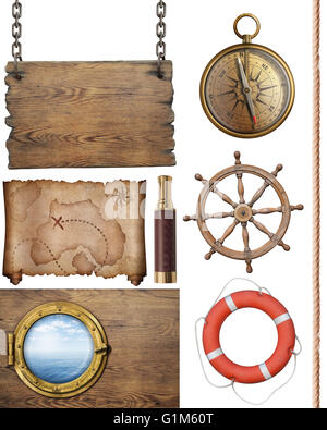 Il tesoro dei pirati mappa e altri oggetti nautico 3d illustrazione isolato Foto Stock