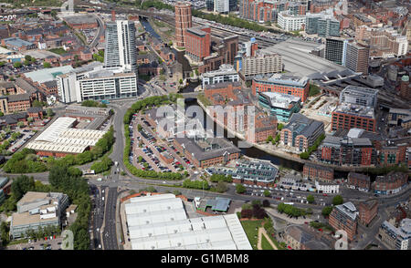 Vista aerea del sud Leeds lungo il fiume Aire compresi Asda HQ, REGNO UNITO Foto Stock