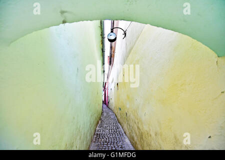 Corda Street o stringa Street, la strada più stretta in Transilvania della Città di Brasov e una delle strade più stretta in Europa Foto Stock