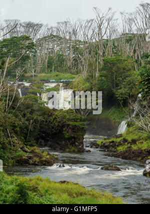 Un giorno nuvoloso al Pe'epe'e cade sulla Big Island delle Hawaii Foto Stock