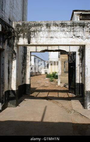 In Ghana, Fort Ussher, Slave Fort di Trans Atlantic commercio di schiavi, Accra in Africa occidentale, vecchia prigione parte. Prigione all'interno Foto Stock