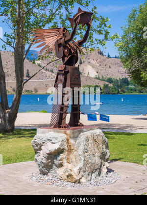 La scultura delle Prime Nazioni " salmoni Capo' uomo, Christie Memorial Parco Provinciale Okanagan Falls, BC, Canada. Foto Stock